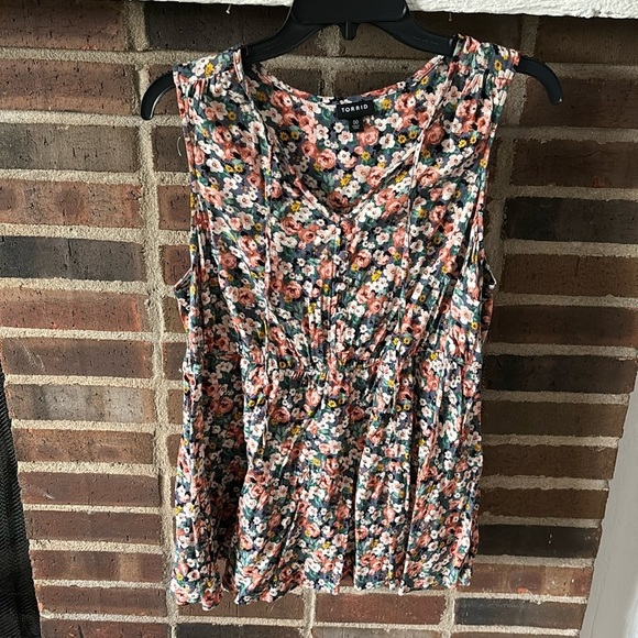torrid Tops - TORRID WOMENS RAYON SLUB BUTTON-FRONT TIERED TANK, PLUS SIZE 00/LARGE/XL, FLORAL